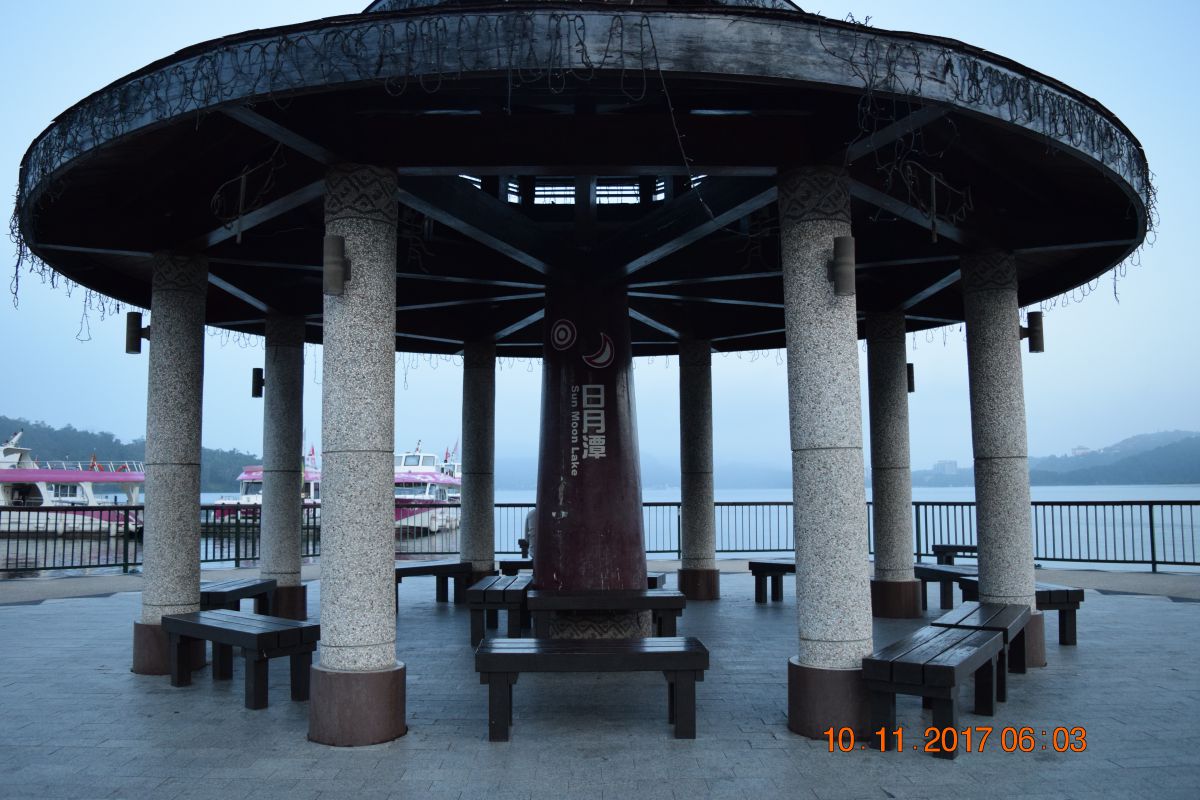 Lake side pagoda Lake side pagoda